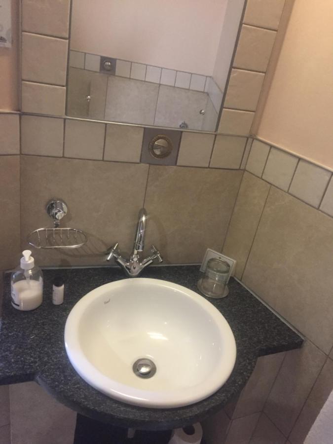 Mabungubwe Hotel Apartments - Home Away From Home Joanesburgo Exterior foto