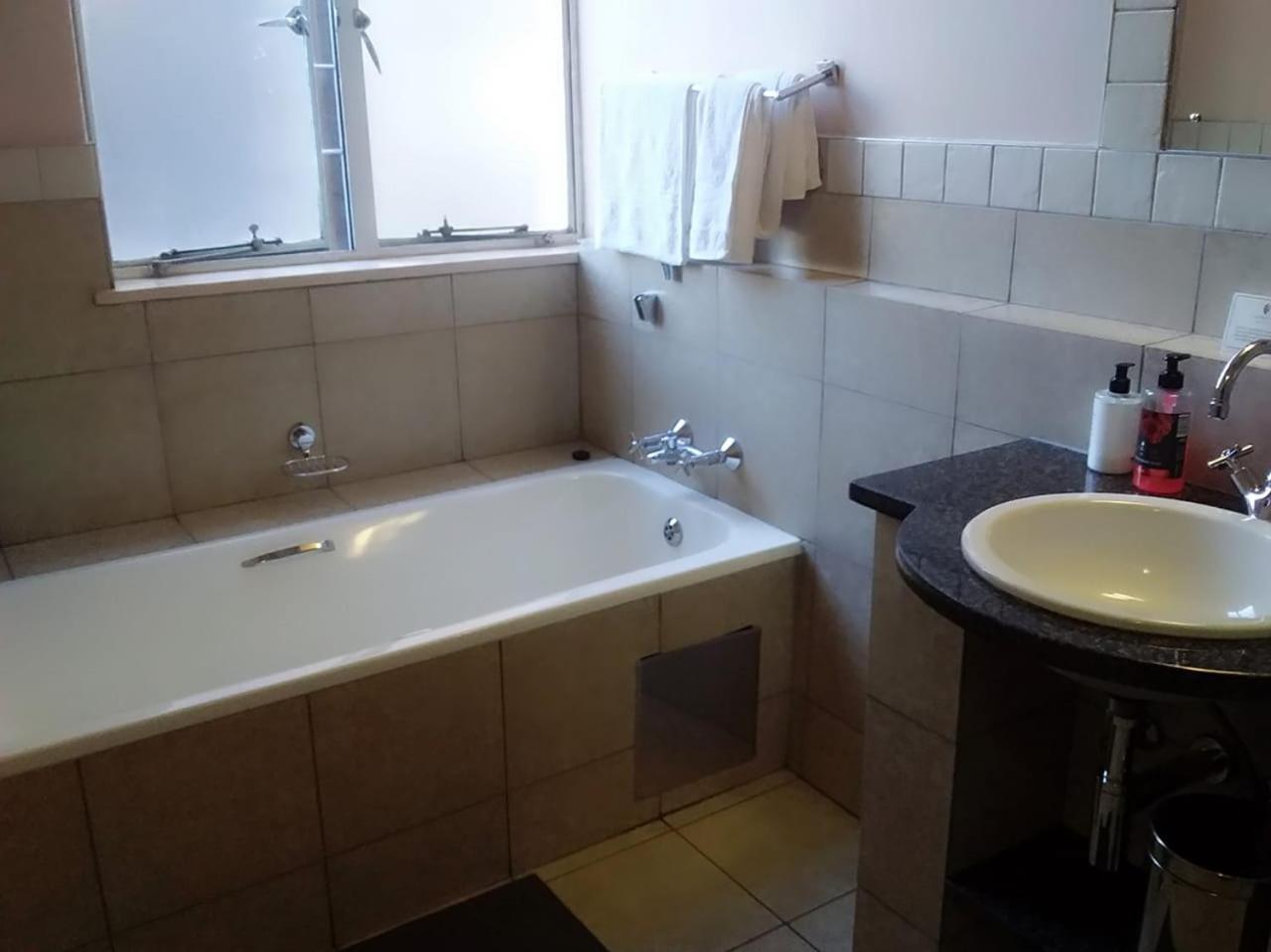 Mabungubwe Hotel Apartments - Home Away From Home Joanesburgo Exterior foto